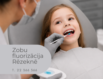 Bērnam tiek veikta zobu fluorizācija zobārstniecības kabinetā Rēzeknē.