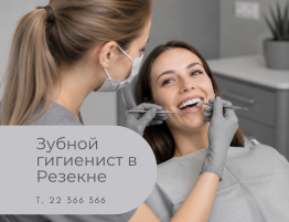 Профессиональная гигиена зубов в Резекне – зубной гигиенист проводит чистку зубов пациенту в Медицинский центр 36,6